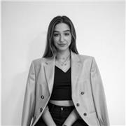 Estudiante de filología inglesa, tengo el Advance de ingles, y llevo muchos años estudiando ingles.